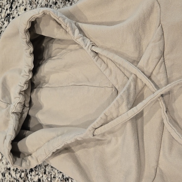 YOUNG FABULOUS AND BROKE RAISSA CROPPED HI-LO HEM HOODIE. SIZE MEDIUM/LARGE. - Picture 8 of 10